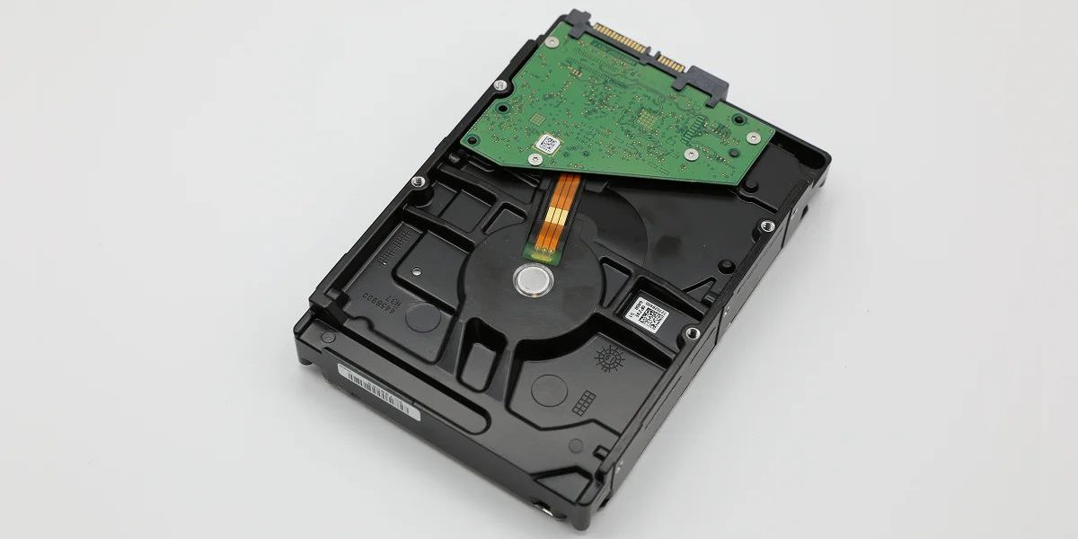 imac-acilmiyor-tik-sesi-veri-kurtarma-jhkmza Elektronik kartı görünen 3.5 inç dahili hard disk, iMac veri kurtarma