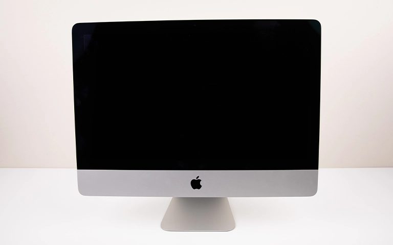 Ekranı siyah görünen, açılmayan Apple iMac masaüstü bilgisayar
