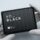 Laboratuvarda eldivenli ellerde tutulan WD Black P10 Game Drive harici oyun diski