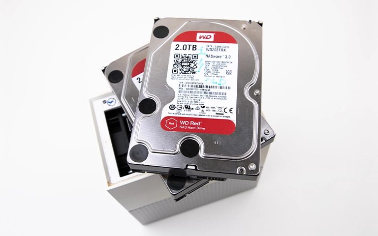 Laboratuvarda incelenen 3.5 inç WD hard diskler