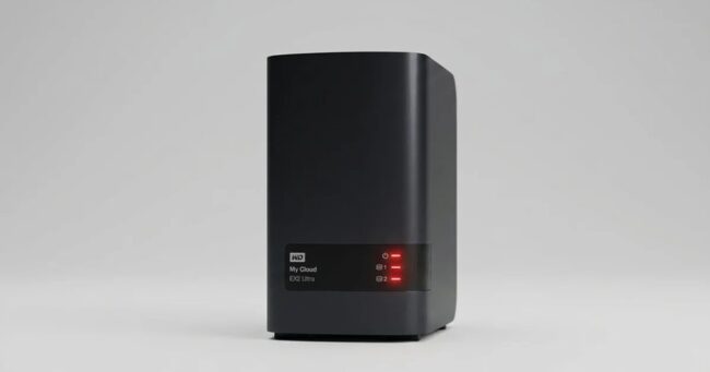 Ön panelinde kırmızı göstergeleri yanan WD My Cloud EX2 Ultra NAS cihazı